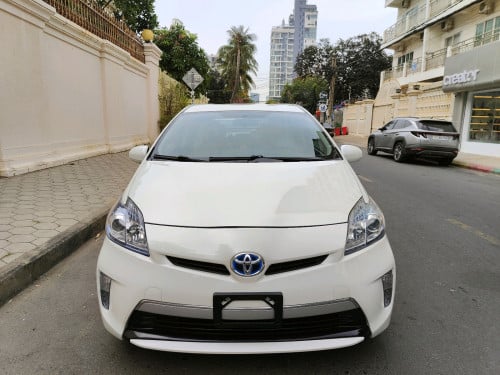 Prius 012 Options 3 Plugin Hybrid 13មុឺនម៉ាយហ្សុីន កង់ថ្មី៤គ្រាប់