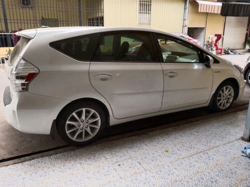 Prius V 013 options 5ក្នុងលឿង ក្រដាសពន្ធ 18800$(ចរចារ)