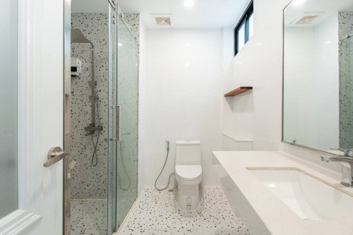 RENOVATED ONE BEDROOM FOR RENT-BKK1๐