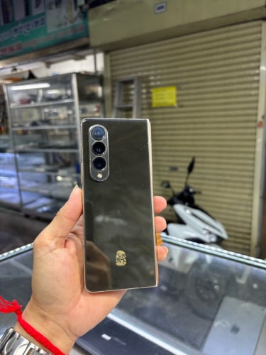 Samsung W23 256G Ram12G Sim2 CH ខូចអេក្រង់ក្នុងប្រើបានខាងក្រៅ