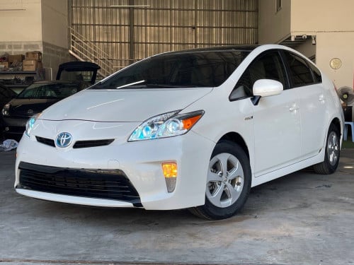 Toyota Prius 2012 option 3 Solar ទេីបតែចូលស្តុកថ្មី តម្លៃល្អ បង់រំលស់សិក្សា១៥នាទីដកឡាន