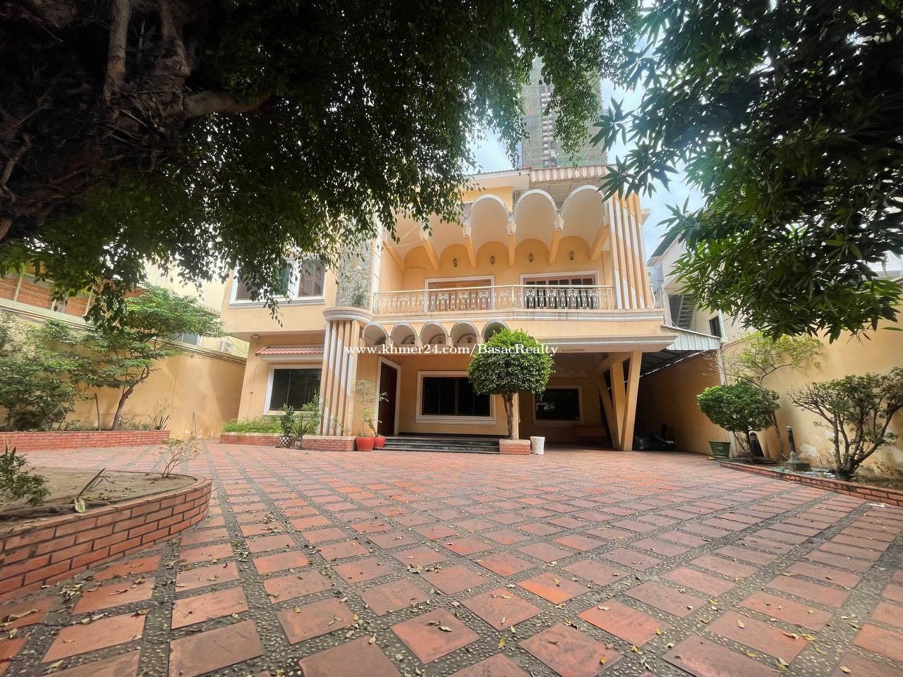 ផ្ទះវីសម្រាប់ជួល នៅបឹងកេងកង១ ទីតាំងល្អ សម្រាប់ប្រកបអាជីវកម្មគ្រប់ប្រភេទ....