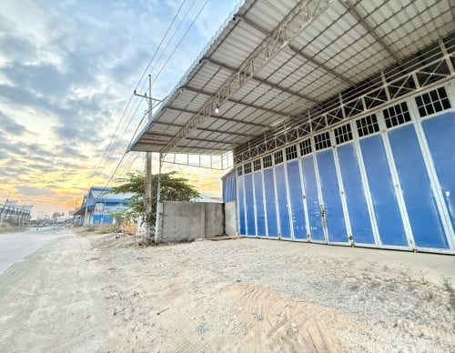 ឃ្លាំងជួល នៅក្រាំងធ្នង់-សែនសុខ!