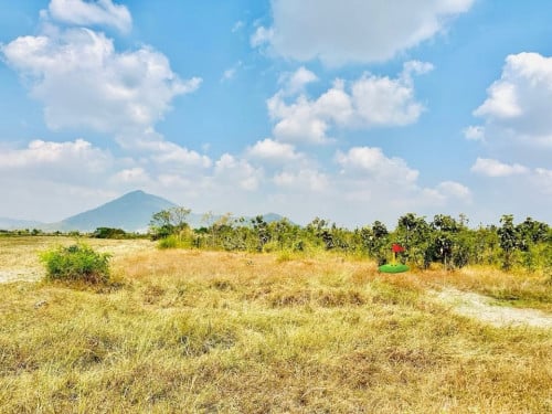 ដីចំការតំបន់ទឹកធ្លាក់ថ្មក្រាល
