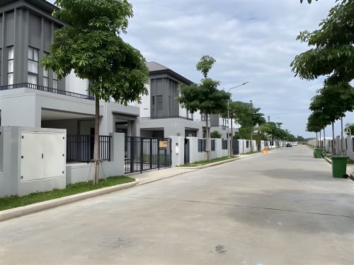 🏘 វីឡាឃ្វីន (Queen) ក្នុងបុរី ជីបម៉ុង60ម ត្រូវការលក់បន្ទាន់ខ្លាំង (កូដ: A05-058166)