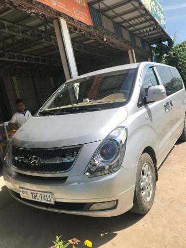 HYUNDAI Starex 2010 For Rent /出租