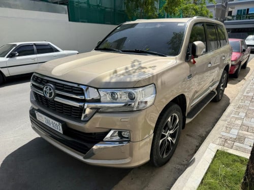 Land Cruiser 2012 ឡាននៅថ្មីស្អាត