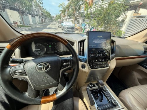 Land Cruiser 2012 ឡាននៅថ្មីស្អាត