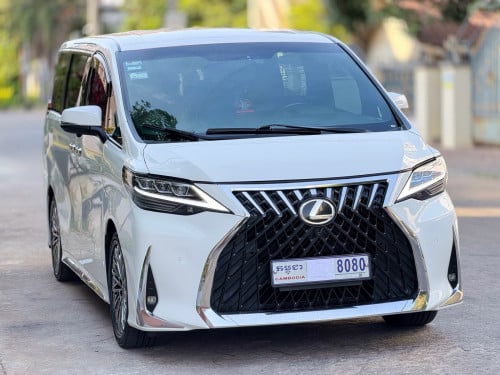 Lexus LM 015 Up 022 Auto3 ដំបូលខ្មៅ កៅអីម៉ាស្សា ក្នុងខ្មៅហ្សុីន លេងភ្លើងឌីម