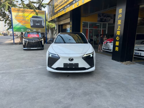LEXUS RZ450e EV 2023