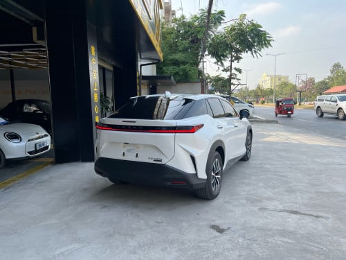 LEXUS RZ450e EV 2023