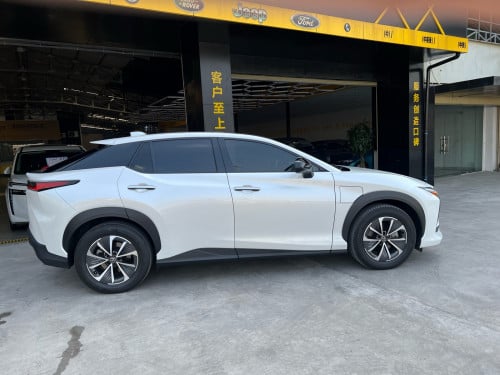 LEXUS RZ450e EV 2023