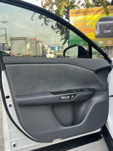 LEXUS RZ450e EV 2023