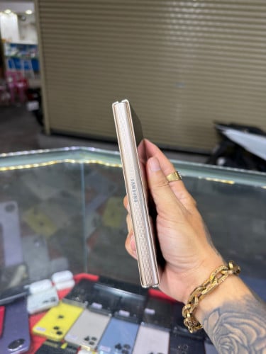 Samsung Fold W24 Edition CH Sim2 Ram12GB HD512GB Phone Condition 97% , បារ៉តអេក្រង់ក្នុងបន្តិច