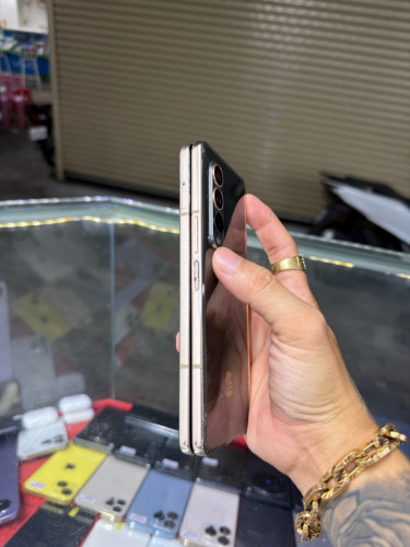 Samsung Fold W24 Edition CH Sim2 Ram12GB HD512GB Phone Condition 97% , បារ៉តអេក្រង់ក្នុងបន្តិច