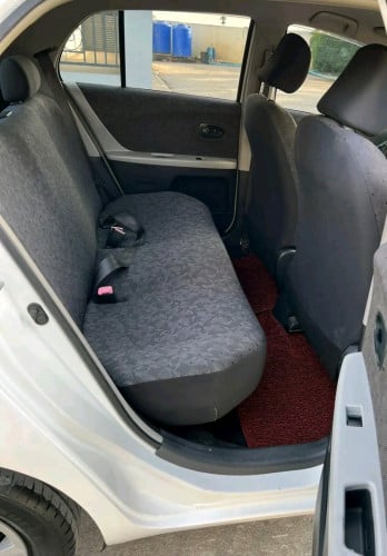 Toyota Vitz 2011 2BW