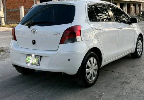 Toyota Vitz 2011 2BW