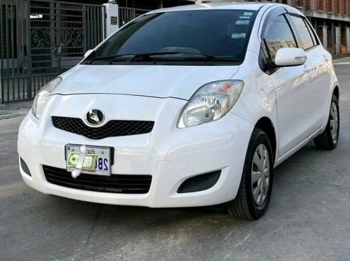 Toyota Vitz 2011 2BW