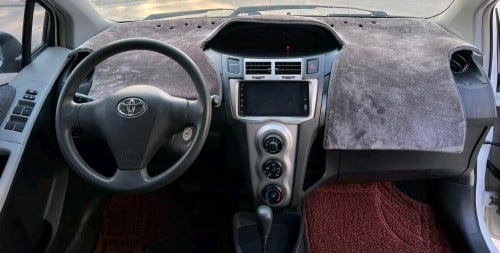 Toyota Vitz 2011 2BW