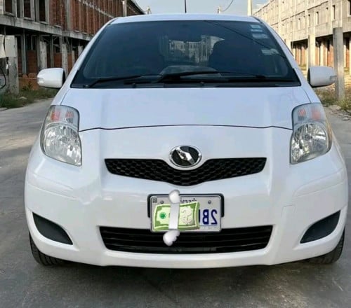 Toyota Vitz 2011 2BW