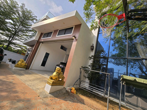 Villa Corner