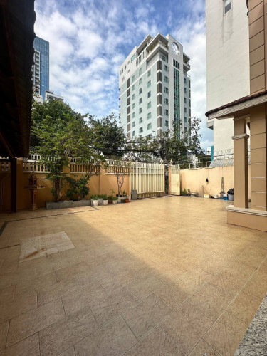 Villa for rent in Boeng Keng Kang 1