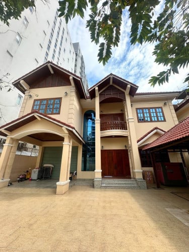 Villa for rent in Boeng Keng Kang 1
