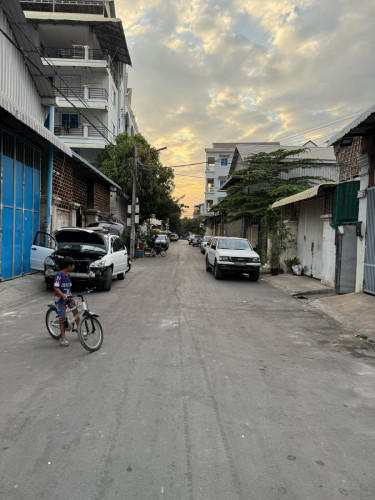ផ្ទះវីឡា នៅជិតផ្សារដើមគរ