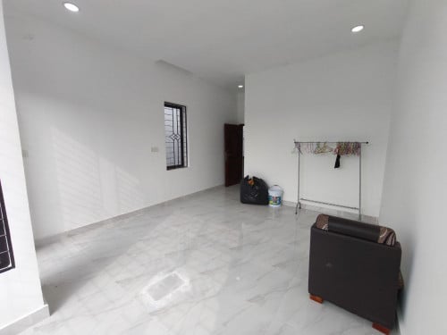ផ្ទះសល់ចំហៀងលក់បន្ទាន់នៅម្តុំមុខបុរីរំចេកទួលពង្រ