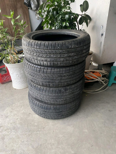 លក់សំបកកង215/55 R17នៅក្រឡាជ្រៅនៅថស្អាតទាំងបួន