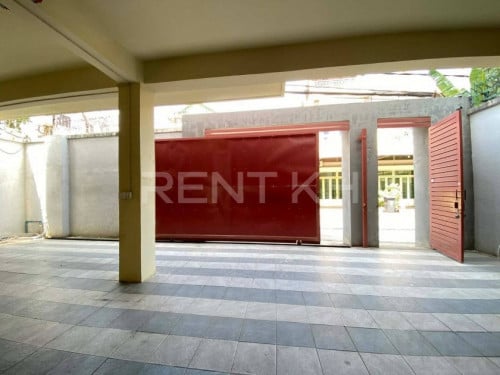 វីឡាសម្រាប់ជួលនៅសែនសុខ/ Single Villa for Rent at Khan Sen Sok