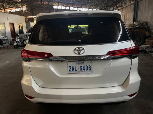 រថយន្តសម្រាប់ជួល Toyota Fortuner 2017 Daily, Weekly, Monthly, Yearly