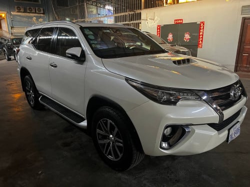 រថយន្តសម្រាប់ជួល Toyota Fortuner 2017 Daily, Weekly, Monthly, Yearly