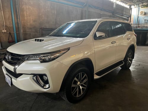 រថយន្តសម្រាប់ជួល Toyota Fortuner 2017 Daily, Weekly, Monthly, Yearly