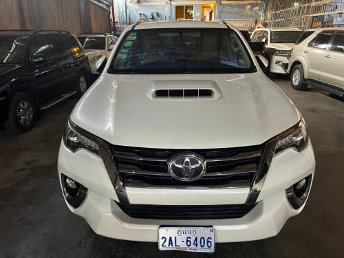 រថយន្តសម្រាប់ជួល Toyota Fortuner 2017 Daily, Weekly, Monthly, Yearly