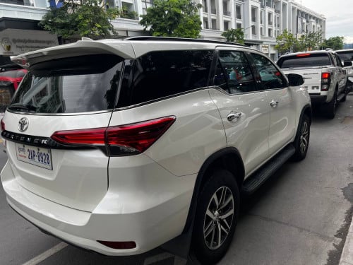 រថយន្តសម្រាប់ជួល Toyota Fortuner 2017 Daily, Weekly, Monthly, Yearly