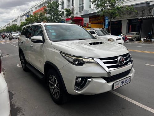 រថយន្តសម្រាប់ជួល Toyota Fortuner 2017 Daily, Weekly, Monthly, Yearly