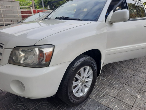 រថយន្តសម្រាប់ជួល Toyota Highlander 2003 Daily, Weekly, Monthly, Yearly