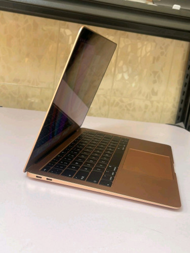 Macbook Airឆ្នាំ 2018 Rose gold