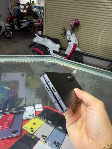 Samsung Fold 4 Black Company Sim2 Ram12GB HD256GB Phone Condition 97% , ខូចអេក្រង់ក្នុង
