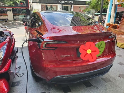 Tesla Model 3 សម្រាប់ជួល​ (Yearly,Monthly,Weekly,Daily)