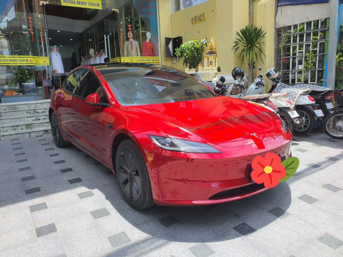 Tesla Model 3 សម្រាប់ជួល​ (Yearly,Monthly,Weekly,Daily)