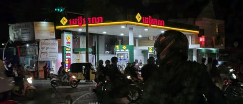 ការ៉ាស់សាំង និង ផ្ទះ2ល្វែងកែងលក់ លើផ្លូវធំចំការដូង បំបែកជា4