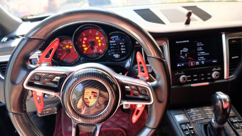 2018 Porsche Macan (8 buttons full options)