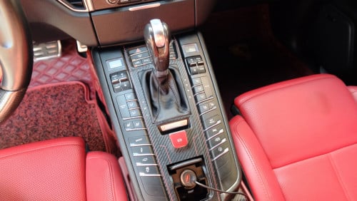 2018 Porsche Macan (8 buttons full options)