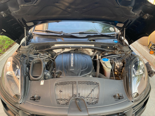 2018 Porsche Macan (8 buttons full options)