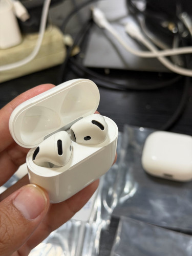 AirPod 4 97-98%๐ :โ แแแแถแโ แแแแขแแโ แแนแโ แแแแถแแโ แแถแโ