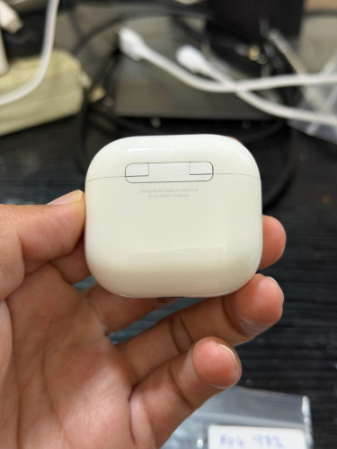 AirPod 4 97%👉 :  ស្នាម ប្រអប់ នឹង គ្រាប់ កាស + មានគ្រឿងមួយឈុត