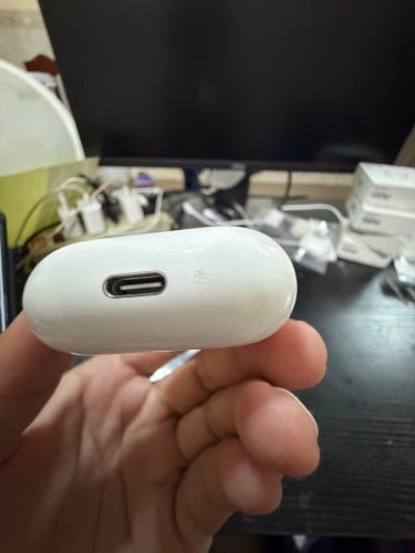 AirPod 4 97%👉 :  ស្នាម ប្រអប់ នឹង គ្រាប់ កាស + មានគ្រឿងមួយឈុត