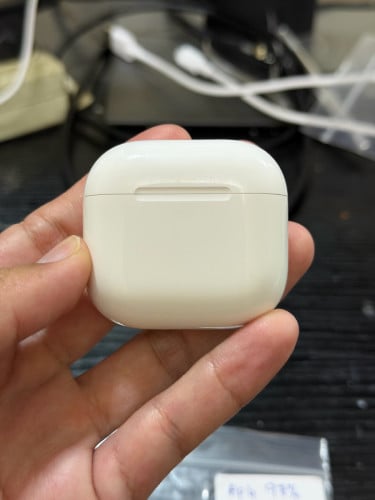 AirPod 4 97%👉 :  ស្នាម ប្រអប់ នឹង គ្រាប់ កាស + មានគ្រឿងមួយឈុត